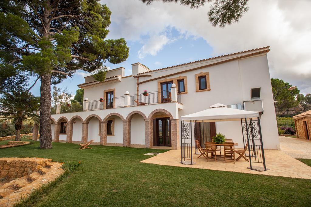 Agriturismo Feudo Muxarello Aragona Bagian luar foto