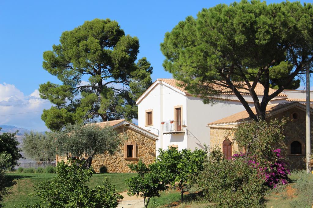 Agriturismo Feudo Muxarello Aragona Bagian luar foto