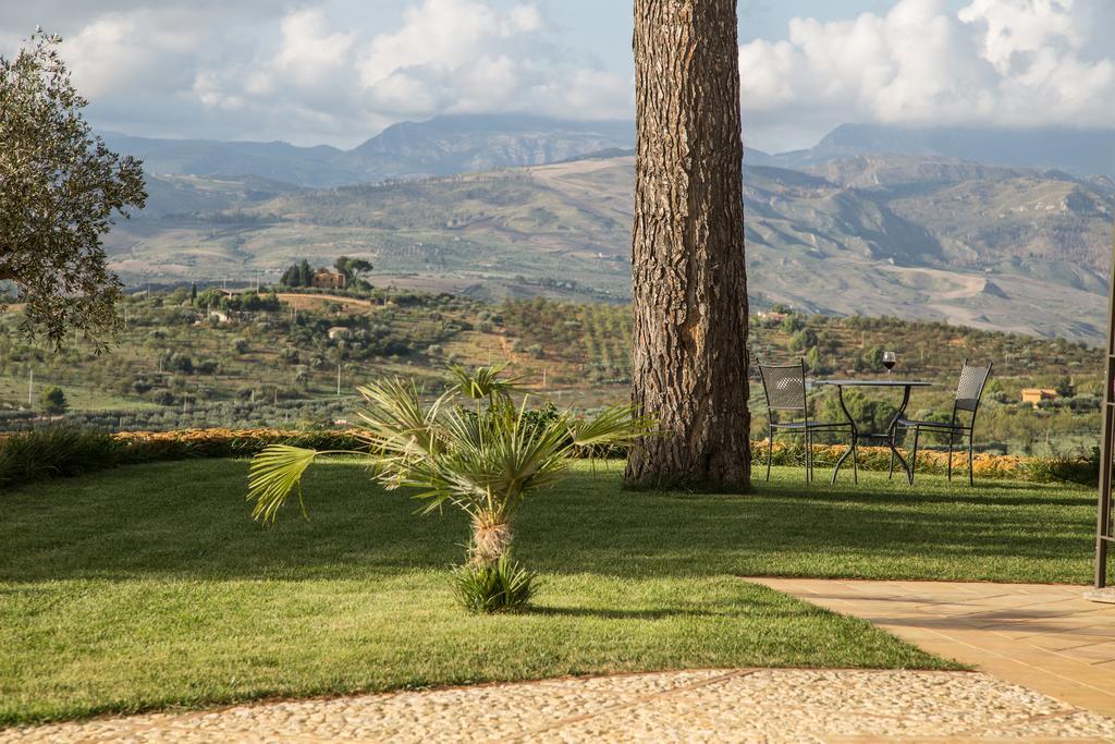 Agriturismo Feudo Muxarello Aragona Bagian luar foto
