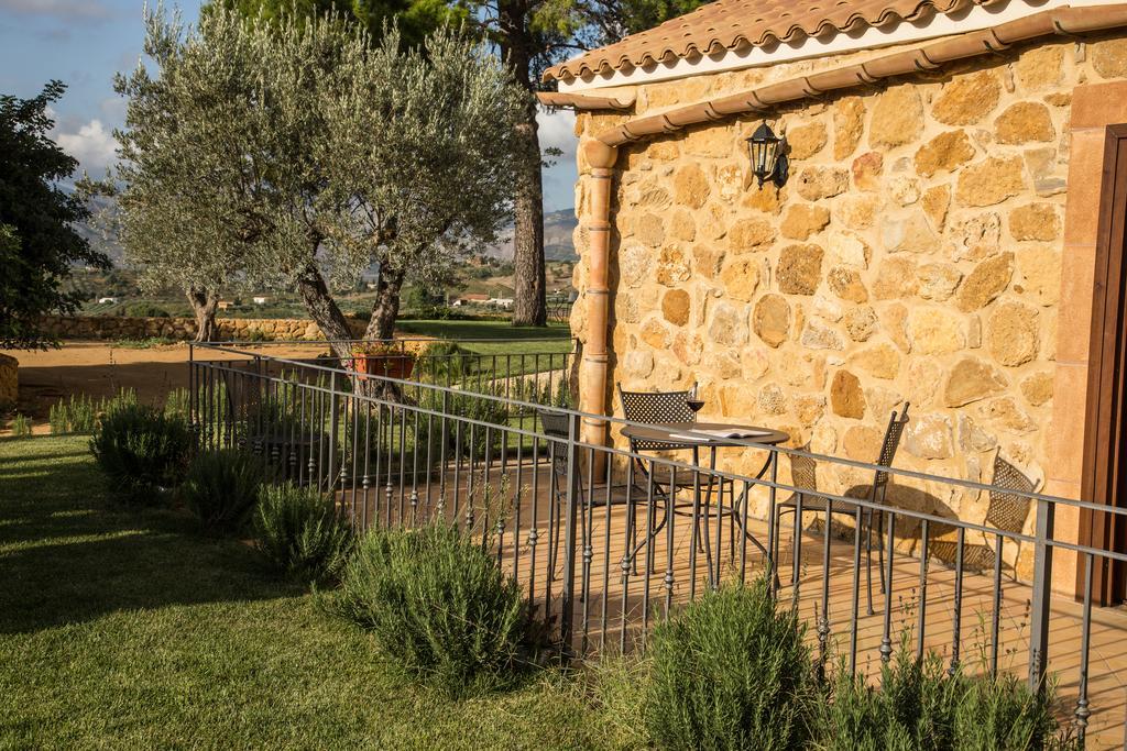 Agriturismo Feudo Muxarello Aragona Bagian luar foto
