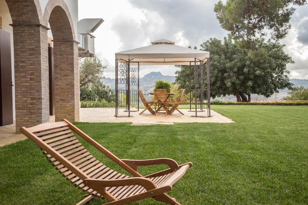 Agriturismo Feudo Muxarello Aragona Bagian luar foto