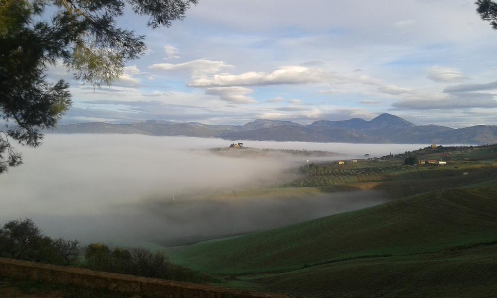Agriturismo Feudo Muxarello Aragona Bagian luar foto