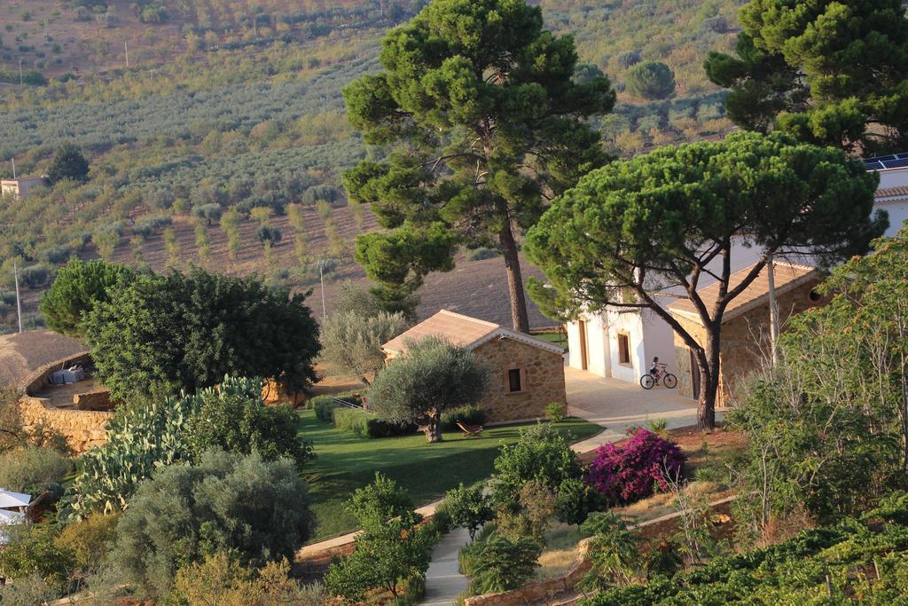 Agriturismo Feudo Muxarello Aragona Bagian luar foto
