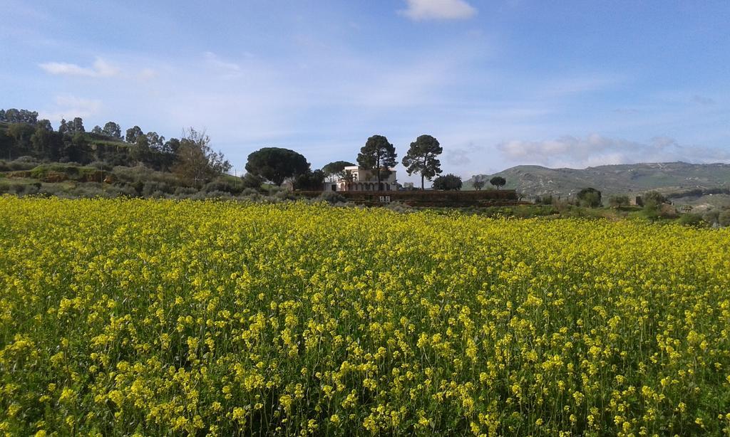 Agriturismo Feudo Muxarello Aragona Bagian luar foto