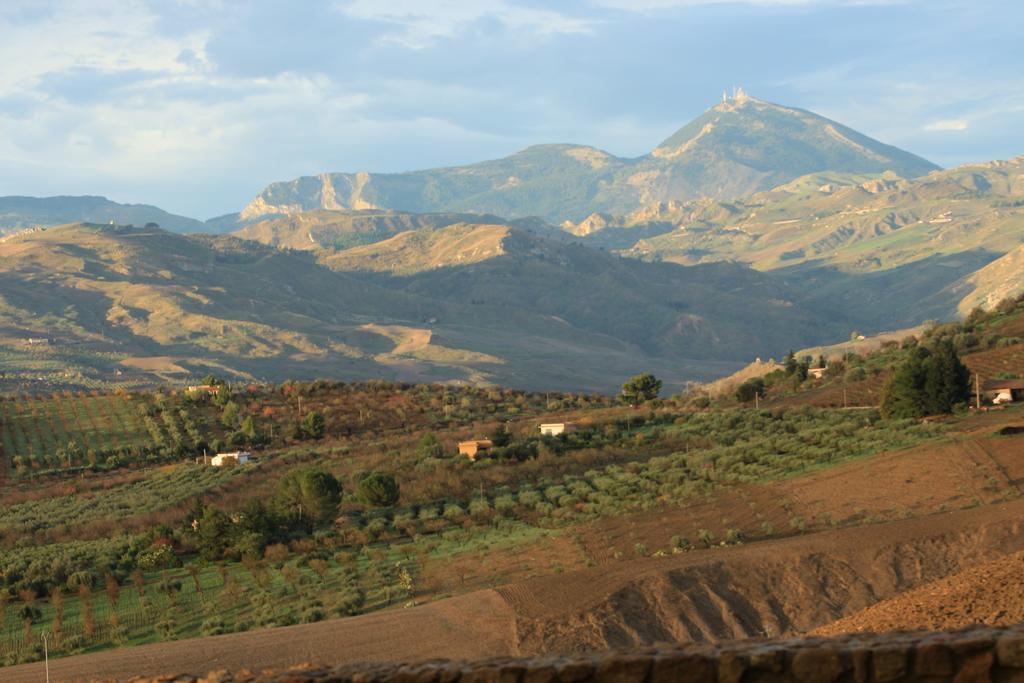 Agriturismo Feudo Muxarello Aragona Bagian luar foto